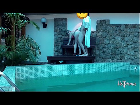❤️ Oga pe iranṣẹbinrin si awọn pool, sugbon ko le koju kan gbona ❤❌ Fidio furo ❌❤